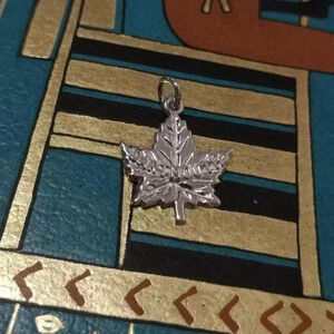 Sterling maple  leaf pendant